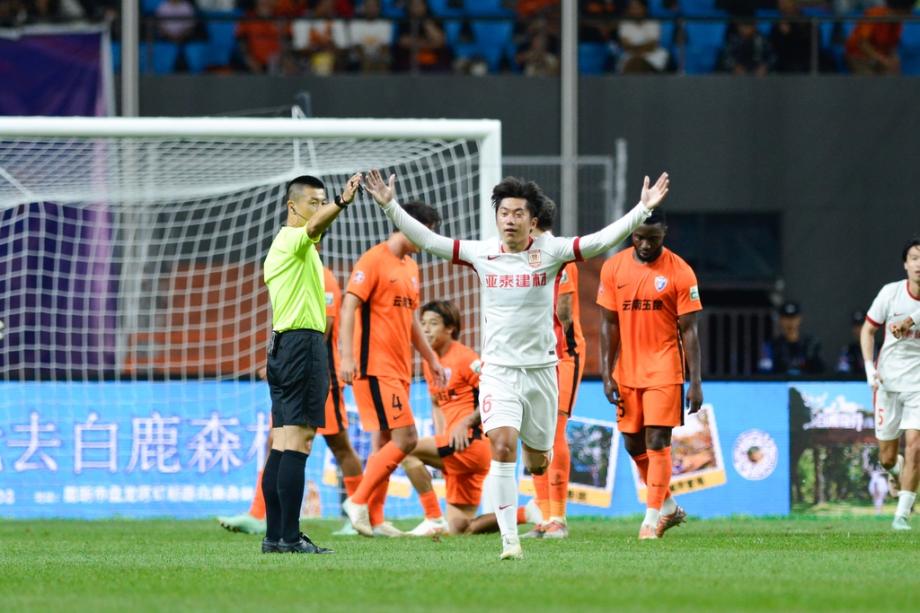 [图]张华晨破门奥斯卡点射 长春亚泰1-1云南玉昆